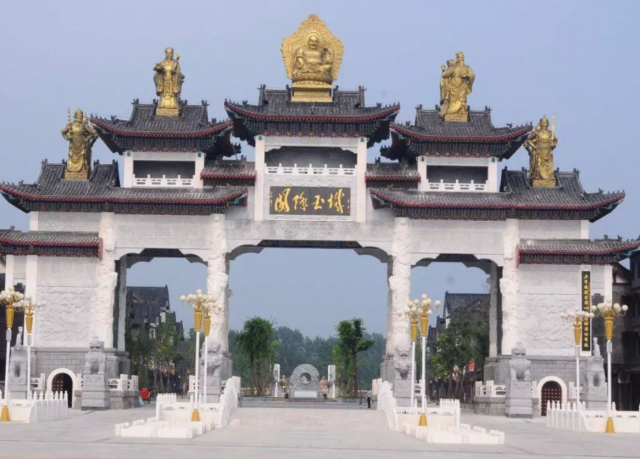 國(guó)際玉城，南陽(yáng)石佛寺大規(guī)模交易市場(chǎng)(圖1)